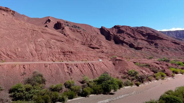 Transitando los increibles paisajes del Norte Argentino en Auto