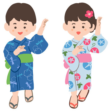 浴衣を着て踊る子供たち