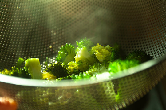 It is the process of blanching broccoli in hot water and cooling it.
the process of making healthy food