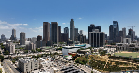 Obraz premium Los Angeles skyline cityscape business district. Los Angeles downtown modern skyscrapers skyline. Los Angeles towers skyline panorama view. Los Angeles aerial drone cityscape.