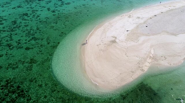 Stroll along the idyllic beaches of Koh Lipe Thailand. Enjoy the serene atmosphere and stunning turquoise waters while embracing the beauty of nature in this tropical paradise.