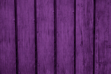 Fototapeta premium Vibrant purple wooden panels arranged in vertical lines for modern design projects
