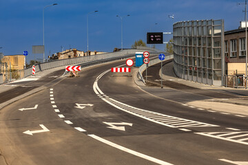 Construction of a new bridge in Częstochowa, the Jacek Magiera Viaduct, an asphalt road over the railway tracks, a road investment to improve urban traffic, an empty road in the city center, acceptanc © dominikspalek.pl
