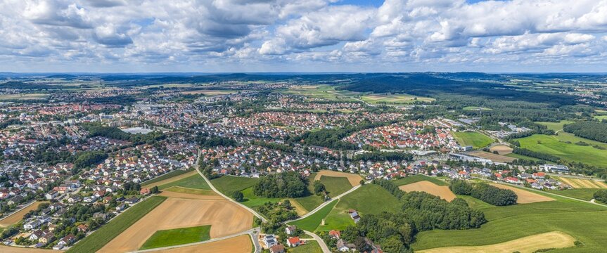 Neumarkt in der Oberpfalz am Rand der Fr&auml;nkischen Alb und des Oberpf&auml;lzer Jura aus der Vogelperspektive