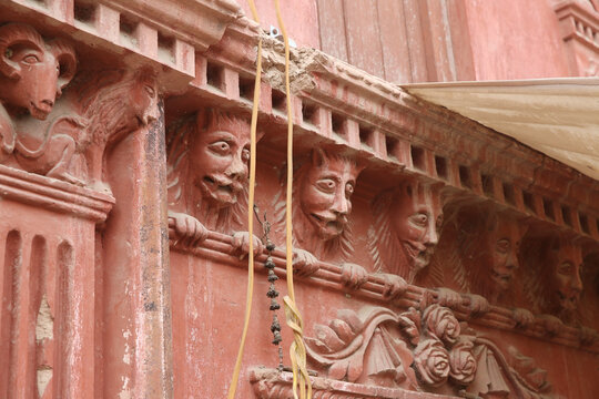 Old Haveli (detail with lions) in Churu city, Rajasthan, India. Shekhawati region. Churu landmark. Churu street. Indian style, ancient architecture. House with lions