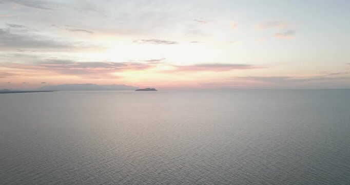 Commonly known as the "Golden Beach," Trombol Beach is a vast, scenic stretch of coastline located about 25&ndash;30 km (a 45&ndash;minute drive) from Kuching. It has gained significant popularity recently.