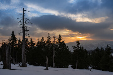 horyzont, barwa, sundown, niebo, słońce, chmura, natura, zachód słońca, góry, krajobraz, wschody, dzisiejszy wieczór, piękne, brzask, poranek, blękit, cloudscape, panoramiczne, drzew, iskra, wieczorny © Adrian Jaśpiński