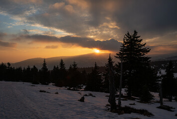 horyzont, barwa, sundown, niebo, słońce, chmura, natura, zachód słońca, góry, krajobraz, wschody, dzisiejszy wieczór, piękne, brzask, poranek, blękit, cloudscape, panoramiczne, drzew, iskra, wieczorny © Adrian Jaśpiński