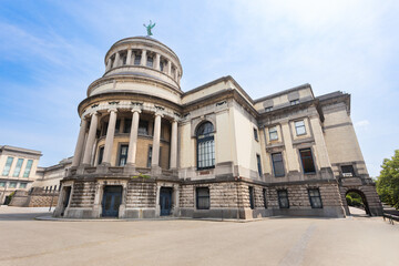 Naklejka premium Art and History Museum in Cinquantenaire Park in Brussels, Belgium