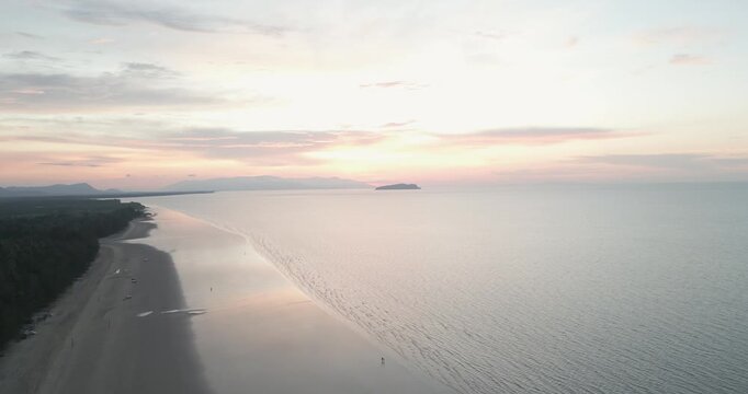 Commonly known as the "Golden Beach," Trombol Beach is a vast, scenic stretch of coastline located about 25&ndash;30 km (a 45&ndash;minute drive) from Kuching. It has gained significant popularity recently.