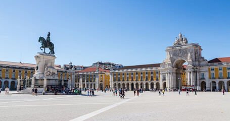 Lisbon, Portugal - 15 April 2024: Commercial Square with the triumphal arch and a statue of King Jose I. © Анастасия Смирнова