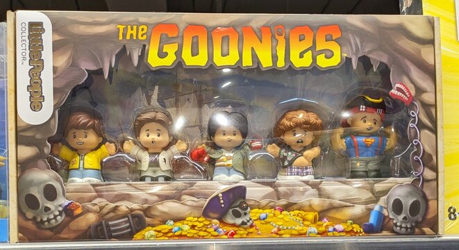Caja con figuras de colecci&oacute;n de The Goonies en una tienda Toy Planet, Madrid, Espa&ntilde;a, 14 de marzo de 2026