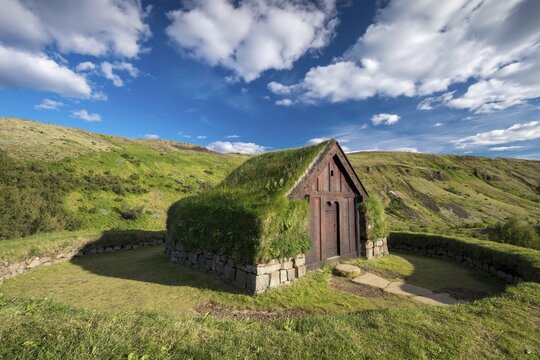 Wooden and peat buildings, replica, Viking farmhouse St&ouml;ng, open-air museum &THORN;j&oacute;&eth;veldisb&aelig;r, &THORN;j&oacute;rs&aacute;rdalsvegur, Iceland