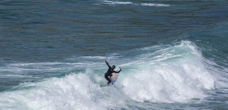 Surfers in the bay of Minou, Plouzan&eacute;, D&eacute;partement Finist&egrave;re, France