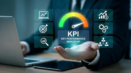 Fototapeta premium businessman showing key performance indicator
