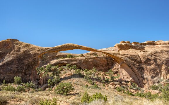 Arch Landscape Arch, Devils Garden, Arches National Park, Moab, Utah, USA