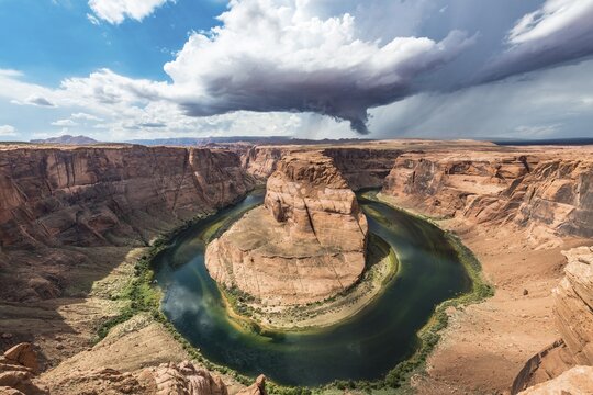 Horseshoe Bend, bend of the Colorado River, King Bend, Glen Canyon National Recreation Area, Page, Arizona, USA
