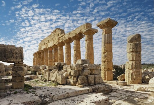 Dorian Peripteros Temple C, 550 BC, presumably dedicated to Apollo, partly rebuilt in 1925, Acropolis by Selinus, archaeological sites of Selinunte, Parco Archeologico di Selinunte, Castelvetrano, Trapani community consortium, Sicily, Italy, Mediterranean