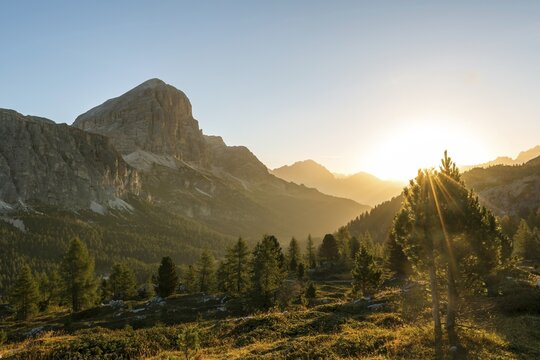 Sunrise in front of the peaks of Col dei Bos and Tofane, Passo Falzarego, Falzarego Pass, Dolomites, South Tyrol, Trentino-Alto Adige, Italy