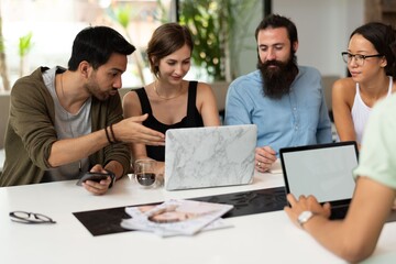 Fototapeta premium Team collaboration with laptops discussion