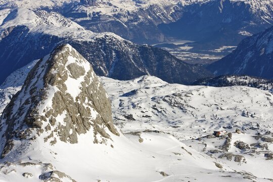 Mt. Schoeberl (2426 m or 7959 ft) and Simony Cabin to the right, Dachstein Massif, Styria, Austria, Europe