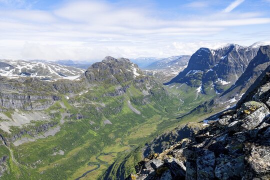 View of mountain scenery from the summit of Innerdalst&aring;rnet, Innerdalen high valley, Trollheimen Mountain Area, Sunndal, M&oslash;re og Romsda, Vestlandet, Norway