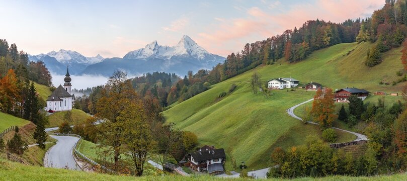 Pilgrimage church Maria Gern at sunrise, in the back Sch&ouml;nfeldspitze and the Watzmann, Berchtesgaden Alps, Berchtesgaden, Berchtesgadener Land, Upper Bavaria, Bavaria, Germany