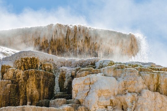 Sinter terraces, hot springs, mineral deposits, Palette Springs, Lower Terraces, Mammoth Hot Springs, Yellowstone National Park, Wyoming, USA