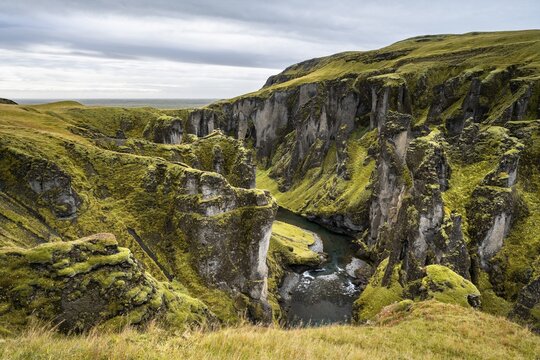 Fja&eth;r&aacute;rglj&uacute;fur Canyon, Fjadrargljufur, deep gorge, near Kirkjub&aelig;jarklaustur, South Iceland, Iceland