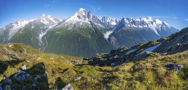 Mountain panorama, Glacier Mer de Glace and Glacier d'Argenti&egrave;re, Aiguille Verte, Aiguille du Midi, Aiguille du Moine, Mont Blanc, Grandes Jorasses, Mont Blanc massif, Chamonix-Mont-Blanc, Haute-Savoie, France