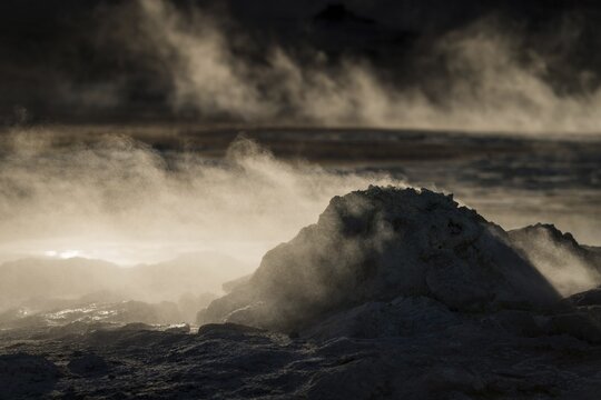 Backlight, Rising Steam, Fumarole, N&aacute;mafjall, M&yacute;vatn or Myvatn, Krafla Volcano System, Northern Iceland, Iceland
