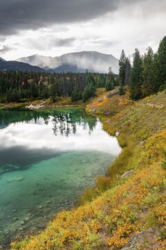 Turquoise Lake, Fourth Lake, Valley of the Five Lakes, Jasper National Park, back mountains, Alberta, Canada