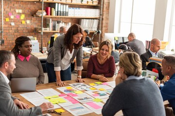 Obraz premium Collaborative office meeting with teamwork