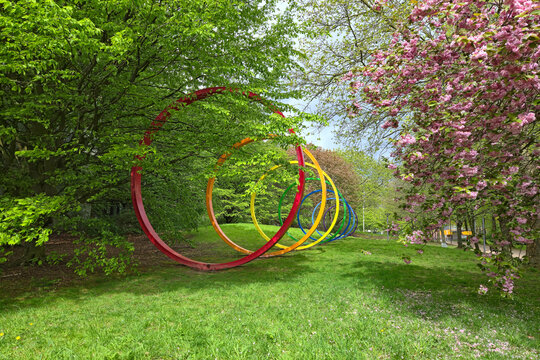 Die Spektral-Ringe von Reinold Kn&uuml;mann auf dem Campus Nord der TU Dortmund.