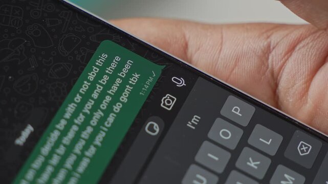 Pressing the send button on a messenger after chatting on a smartphone