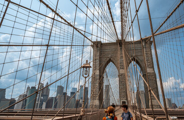 Fototapeta premium New york, usa august 15,2024. New york city's famous brooklyn bridge, an iconic suspension structure spanning the east river, with lower manhattan skyscrapers beyond the cables
