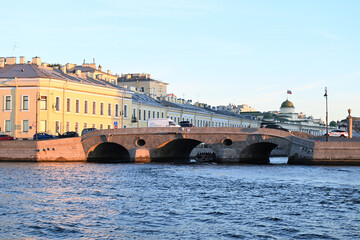 Naklejka premium The beautiful water surface of the Neva river with bridges in St. Petersburg on an autumn evening