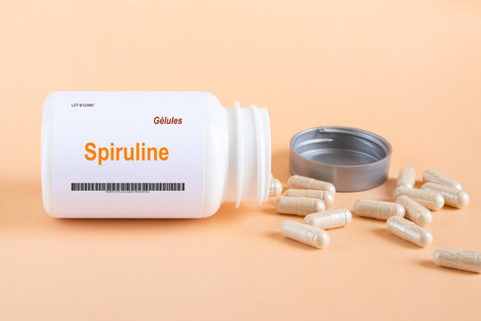 Spiruline. Flacon de g&eacute;lules.  Phytoth&eacute;rapie.