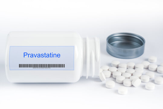 Pravastatine. Hypolipid&eacute;miant de la famille des statines
