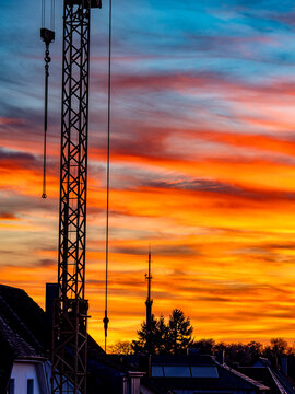 Baukran bei Sonnenuntergang