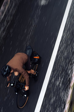 Cycling in Japan when the cherry blossoms are in bloom