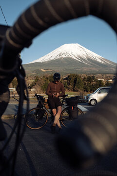 Cycling in Japan when the cherry blossoms are in bloom