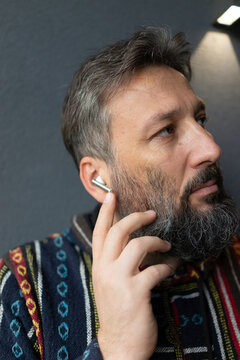 Gesturing to earphones