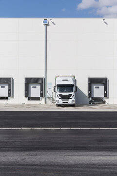 Lorry and trailer loading at dock bays