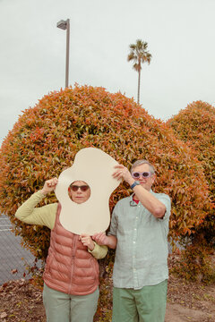 Couple with abstract prop