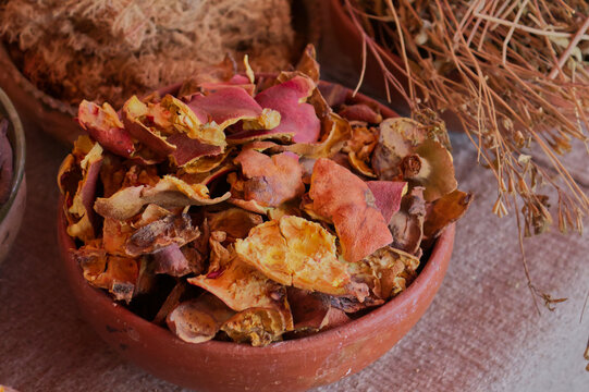 CASCARAS DE GRANADA SECAS PARA PIGMENTO TEXTIL ARTESANAL