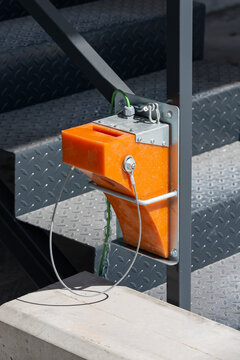 Solid rubber wheel chock