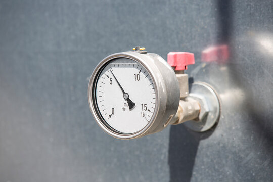 Pressure gauge