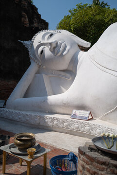 Large reclining Buddha at Wat Phra Si Sanphet temple.