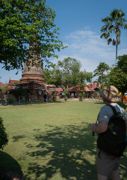 Wat Phra Si Sanphet temple details.